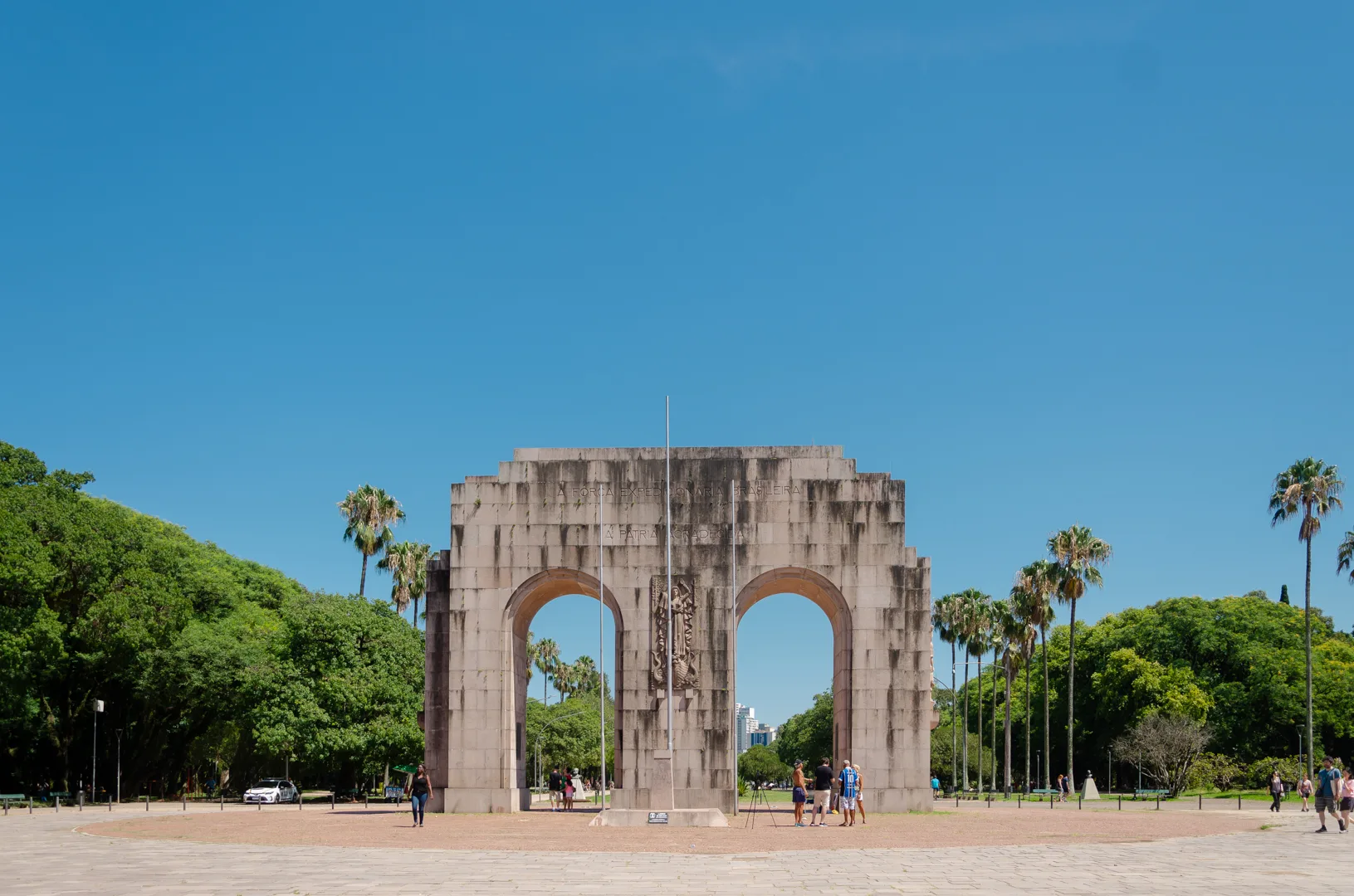 Luli Aguzzi / Destino POA