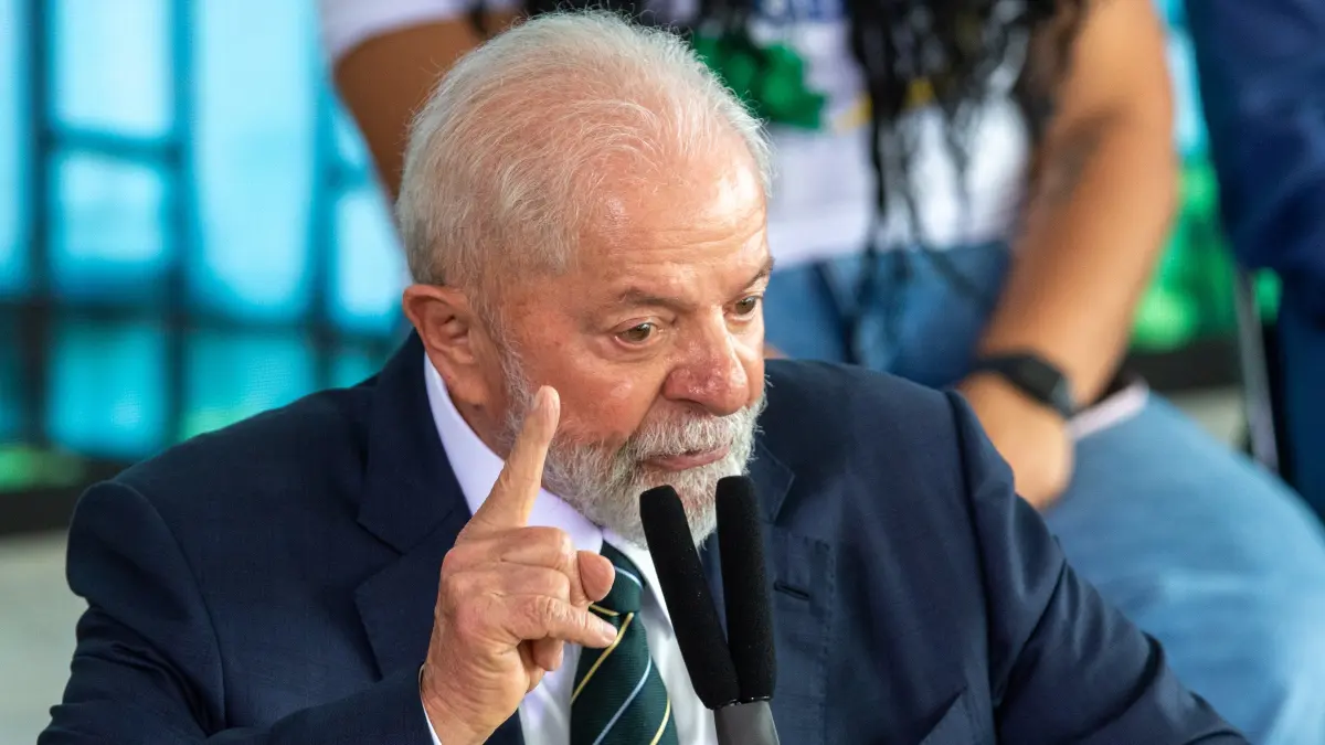 Lula cobra Lulinha sobre ligação com "Careca do INSS" e compara com sua prisão: "Se tiver algo, vai pagar o preço"